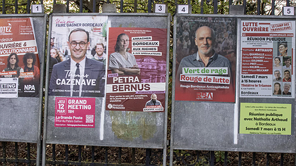 Illustration 50 nuances de rouge dans les quatre listes de la gauche radicale