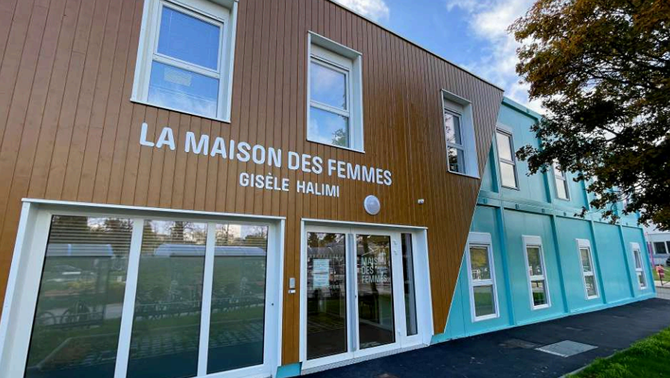 Illustration - La maison des femmes est débordée