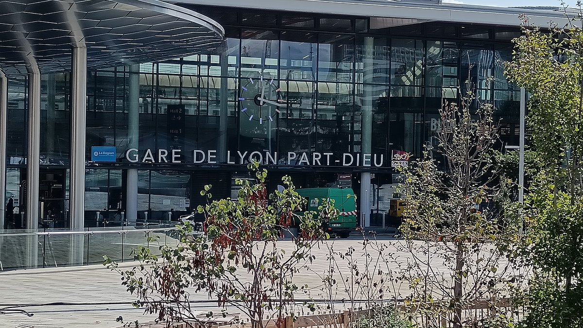 Illustration - En grève pour la dignité et les conditions de travail !