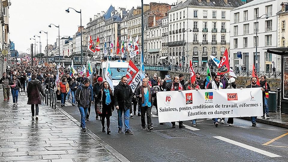 Illustration - Non aux suppressions de postes !