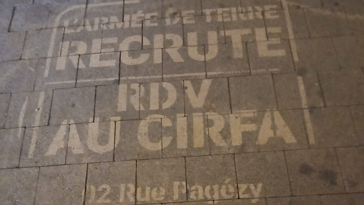 Illustration - L'armée fait le trottoir !