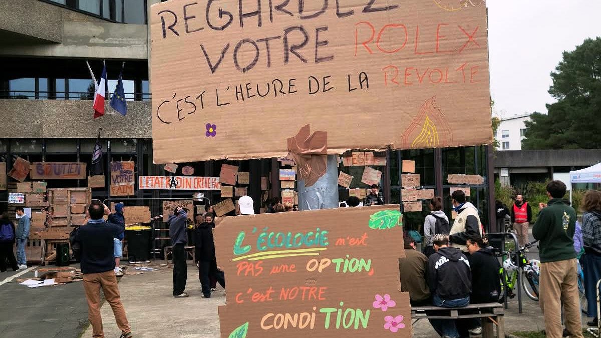 Illustration - Etudiants révoltés et mobilisés