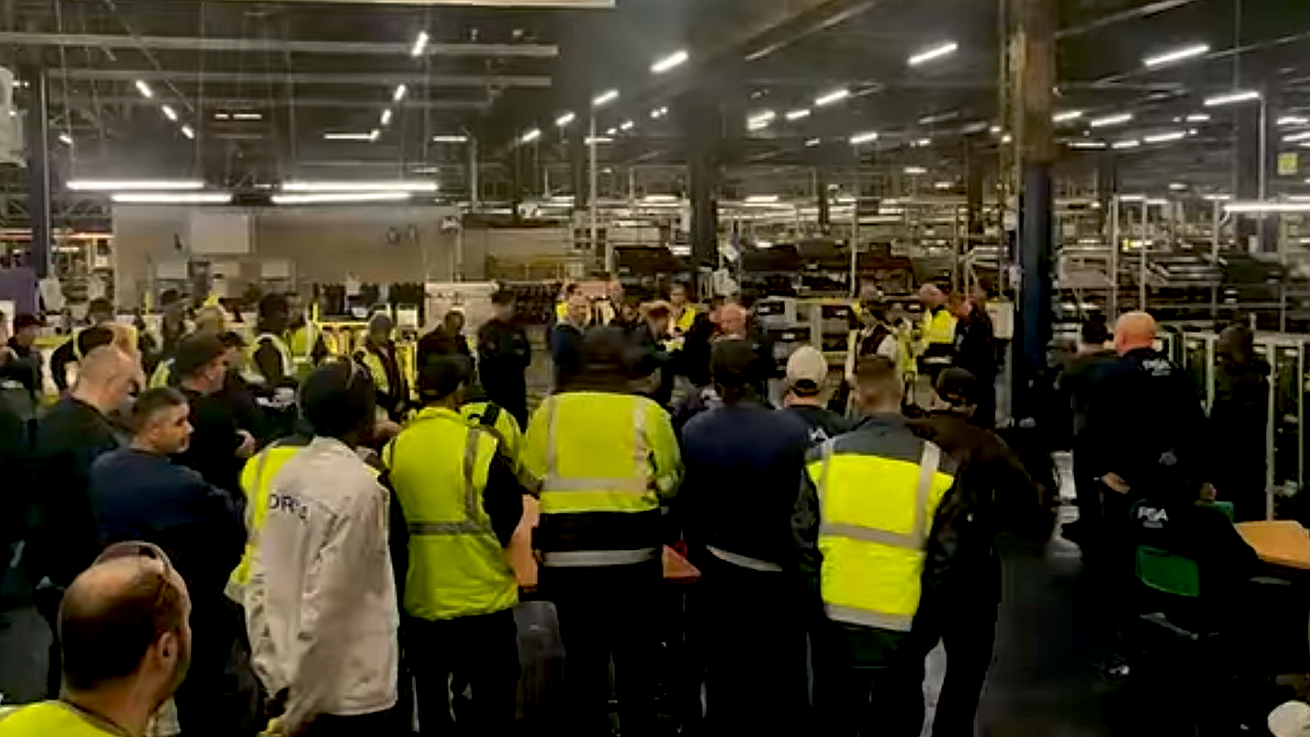 Illustration - Les emplois et les salaires avant les profits !