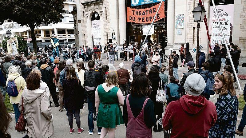 Illustration - le théâtre du Peuple retourne à la ville