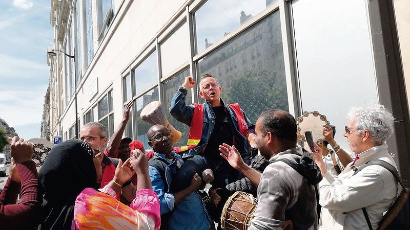 Illustration - la direction remballe sa menace