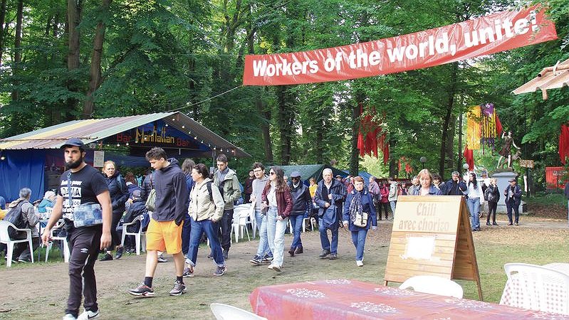 Illustration - Au Grand Podium